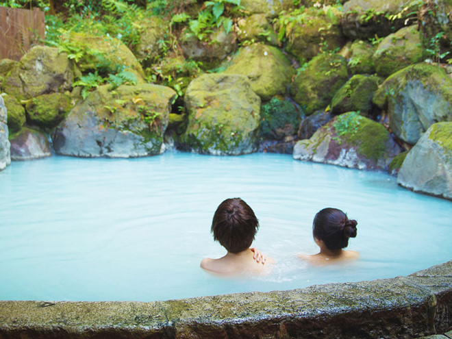 Tắm suối nước nóng giúp phụ nữ Nhật Bản khỏe mạnh hơn